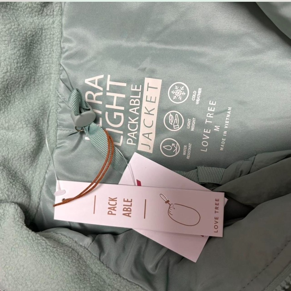 Light green lightweight packable puffer coat jack… - image 3